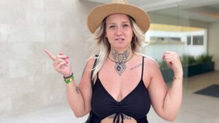 Geile deutsche Blondine mit heißen Kurven beim Fickdate