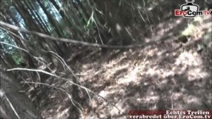 Sex im Wald mit einer dicken jungen Naturbusen Frau